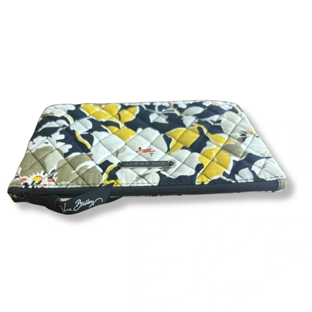 🌼 Vera Bradley “Dogwood” Quilted Cosmetic Pouch – 9” x 6.25” 🖤 (Retired Print)
